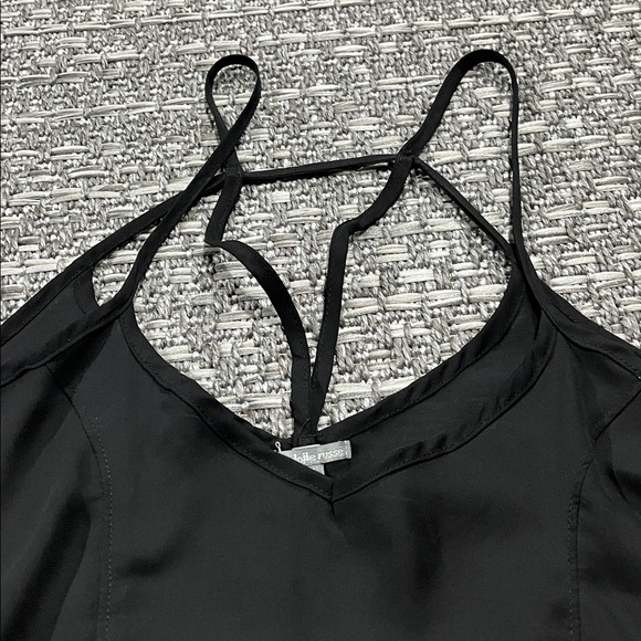 Charlotte Russe | Tank Top With Peekaboo Chains - Picture 4 of 7